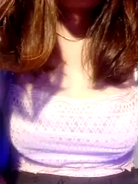 YiyinLy online show from 03.13.26