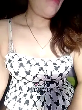 YiyinLy online show from 04.17.26