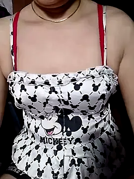 Snapshot of YiyinLy chatting on 07.17.26 YiyinLy online show from 07.17.26