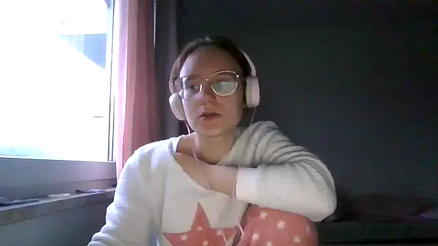 Snapshot of LuckySLove chatting on 05.31.26 LuckySLove online show from 05.31.26