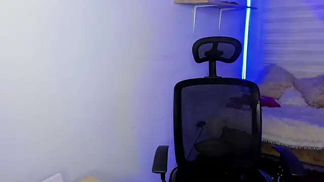 Emily Lindey online show from 10.31.25