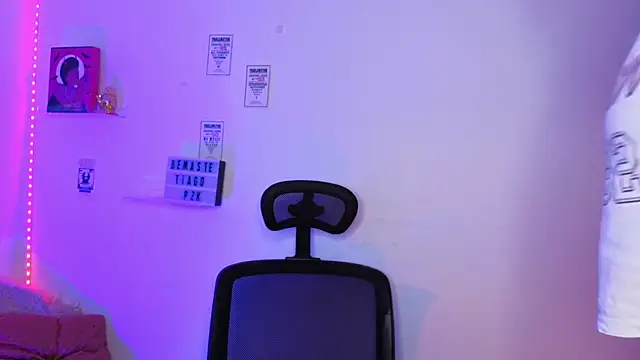 Emily Lindey online show from 03.25.26