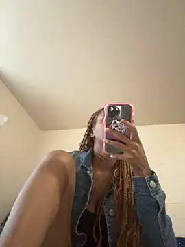 Snapshot of Soulsnatchingtsunami chatting on 10.21.25 Soulsnatchingtsunami online show from 10.21.25