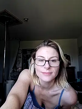LanaDeluxe online show from 02.11.26
