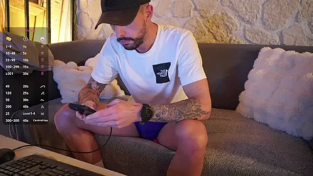 Snapshot of monsieurguitsxxx chatting on 11.25.25 monsieurguitsxxx online show from 11.25.25