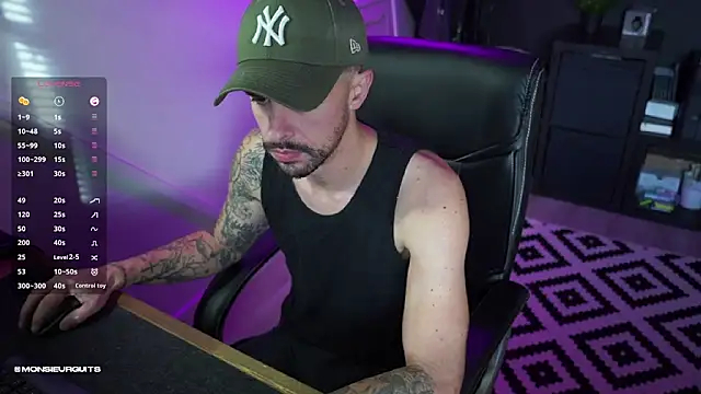 Snapshot of monsieurguitsxxx chatting on 12.05.25 monsieurguitsxxx online show from 12.05.25