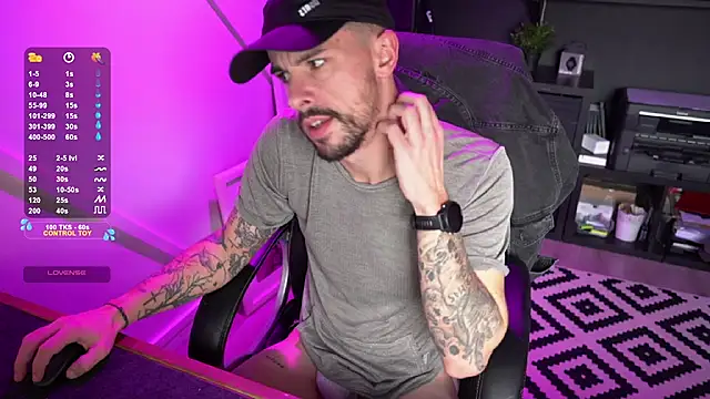 Snapshot of monsieurguitsxxx chatting on 12.16.25 monsieurguitsxxx online show from 12.16.25