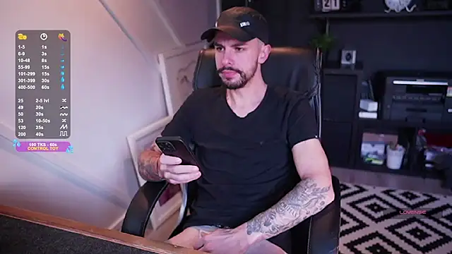 Snapshot of monsieurguitsxxx chatting on 12.22.25 monsieurguitsxxx online show from 12.22.25