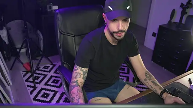 Snapshot of monsieurguitsxxx chatting on 01.10.26 monsieurguitsxxx online show from 01.10.26