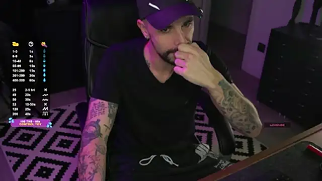 Snapshot of monsieurguitsxxx chatting on 01.14.26 monsieurguitsxxx online show from 01.14.26