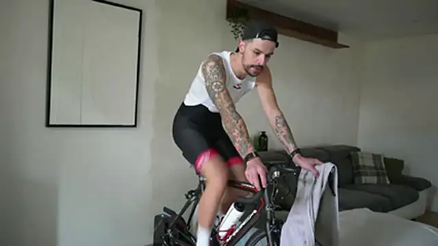 Snapshot of monsieurguitsxxx chatting on 02.06.26 monsieurguitsxxx online show from 02.06.26