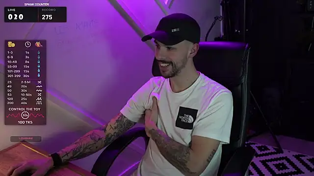 Snapshot of monsieurguitsxxx chatting on 02.10.26 monsieurguitsxxx online show from 02.10.26