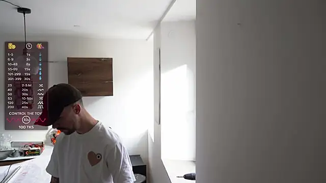 Snapshot of monsieurguitsxxx chatting on 02.12.26 monsieurguitsxxx online show from 02.12.26