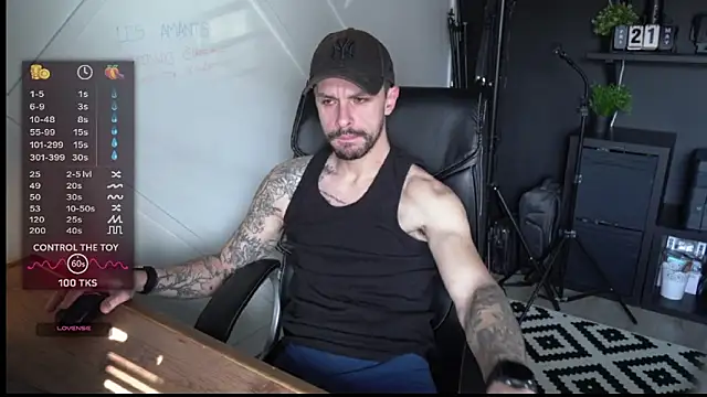 Snapshot of monsieurguitsxxx chatting on 02.26.26 monsieurguitsxxx online show from 02.26.26