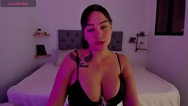 Saraarouusee online show from 02.22.26