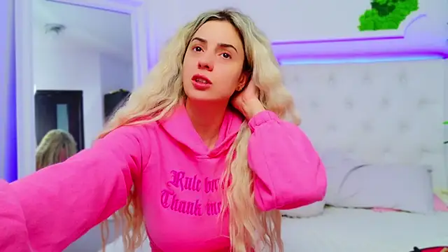 Snapshot of AriannaSins chatting on 01.08.25 AriannaSins online show from 01.08.25