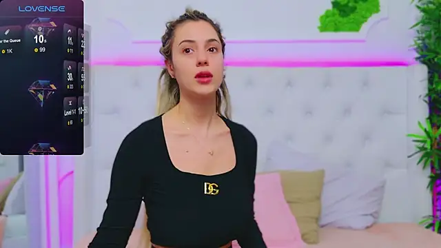 Snapshot of AriannaSins chatting on 01.14.25 AriannaSins online show from 01.14.25