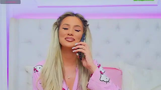 Snapshot of AriannaSins chatting on 01.27.25 AriannaSins online show from 01.27.25