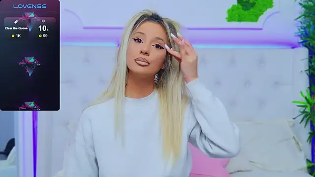 Snapshot of AriannaSins chatting on 02.04.25 AriannaSins online show from 02.04.25