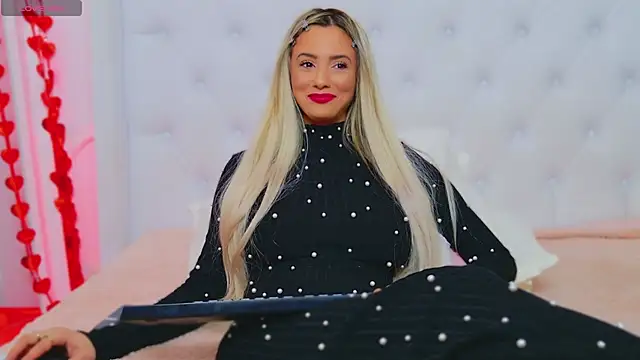 Snapshot of AriannaSins chatting on 02.07.25 AriannaSins online show from 02.07.25