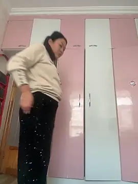 Snapshot of aini-maili chatting on 12.03.25 aini-maili online show from 12.03.25