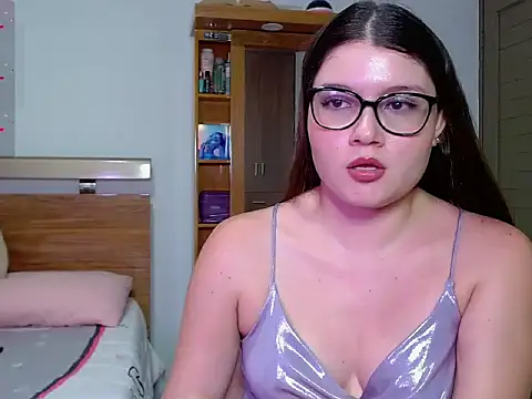 Snapshot of 18_girl chatting on 10.15.25 18 girl online show from 10.15.25