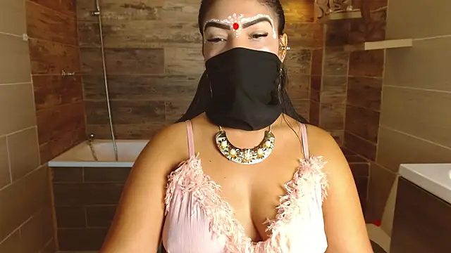 Snapshot of Iniya_Parul chatting on 05.12.26 Iniya Parul online show from 05.12.26