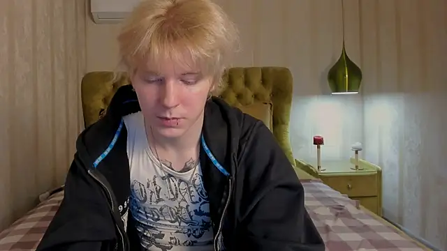 Snapshot of KevinMilky chatting on 11.12.25 KevinMilky online show from 11.12.25