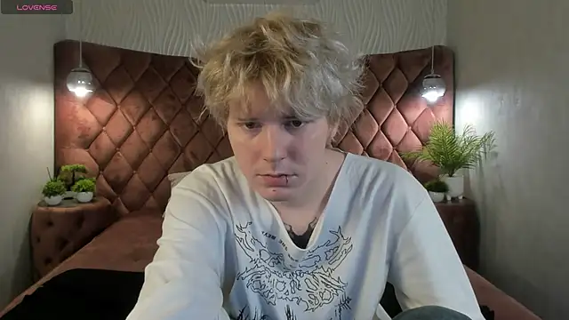 Snapshot of KevinMilky chatting on 11.20.25 KevinMilky online show from 11.20.25