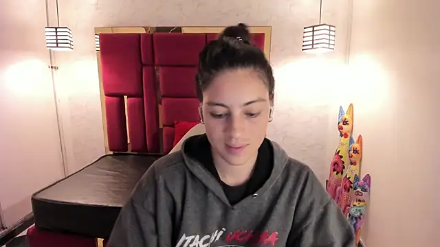 moon winy online show from 11.04.25