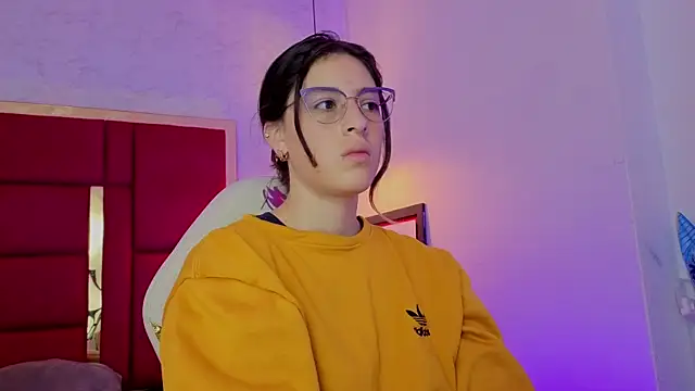 moon winy online show from 04.23.26