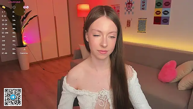 Snapshot of Yasmin_Kass chatting on 06.28.26 Yasmin Kass online show from 06.28.26