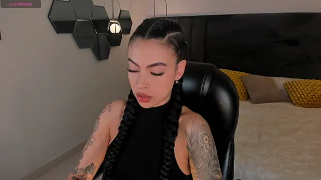 ChristineFord  online show from 07.05.26