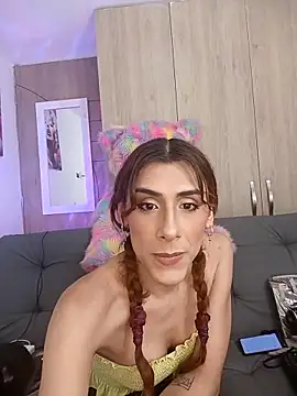 Snapshot of Ariadnne16 chatting on 11.11.25 Ariadnne16 online show from 11.11.25