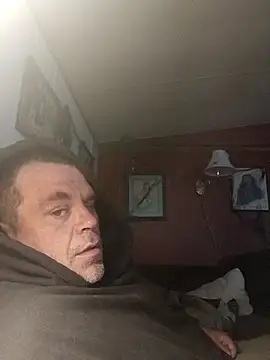 Snapshot of waynefitz chatting on 10.18.25 waynefitz online show from 10.18.25