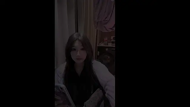 Snapshot of TUTU-TU chatting on 11.24.25 TUTU-TU online show from 11.24.25