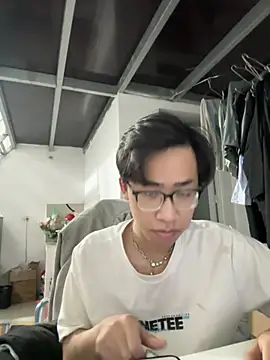 liamhn2k4 online show from 03.30.26