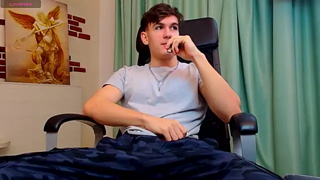 Snapshot of BradyFlint chatting on 02.07.26 BradyFlint online show from 02.07.26