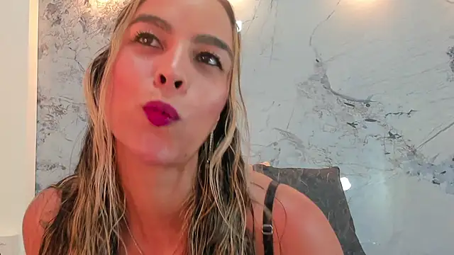 Snapshot of Karina_chastillo chatting on 04.22.26 Karina chastillo online show from 04.22.26