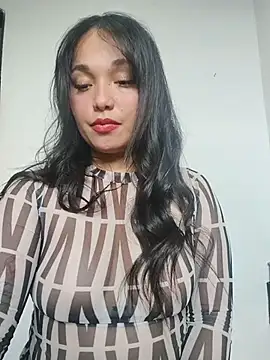 Snapshot of estrella_ruiz chatting on 11.07.25 estrella ruiz online show from 11.07.25