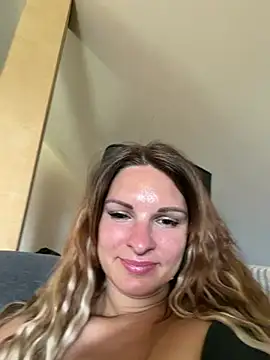 Snapshot of kinkysarahx chatting on 06.03.26 kinkysarahx online show from 06.03.26