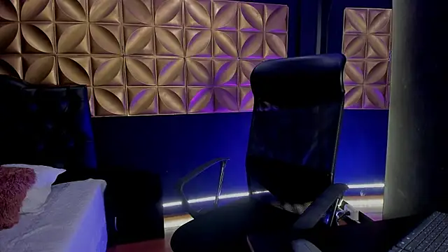 lovenatasha  online show from 10.28.25