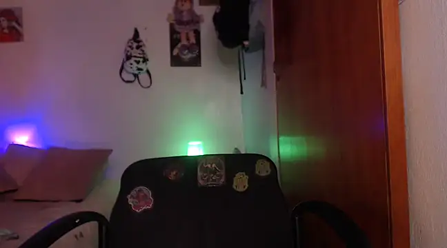 Snapshot of Violetafetish-dirty chatting on 12.22.24 Violetafetish-dirty online show from 12.22.24