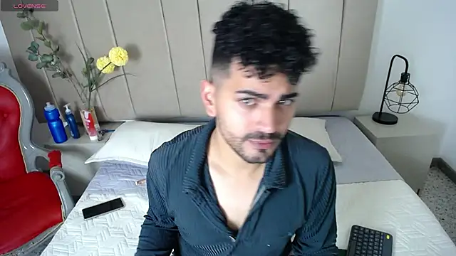 Snapshot of Eros_Kai chatting on 10.31.25 Eros Kai online show from 10.31.25