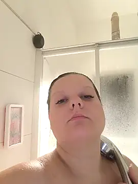 Snapshot of curvygirrlll chatting on 10.25.25 curvygirrlll online show from 10.25.25