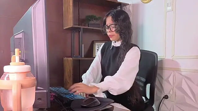 Snapshot of sharon_ivanna12 chatting on 05.07.26 sharon ivanna12 online show from 05.07.26