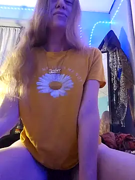 Snapshot of embershines chatting on 10.27.25 embershines online show from 10.27.25