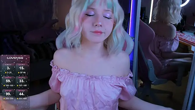 Snapshot of likedoll chatting on 10.24.25 likedoll online show from 10.24.25
