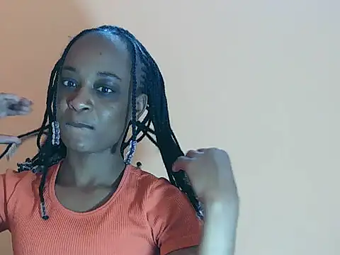 Snapshot of Mamecamila07 chatting on 10.17.25 Mamecamila07 online show from 10.17.25