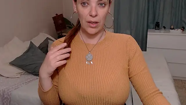 Snapshot of ginger_mommy chatting on 05.05.26 ginger mommy online show from 05.05.26